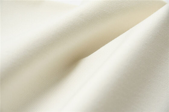 80 sampai 100 meter per gulungan Aramid Fiber Cloth 200 gram per meter persegi tekstil memberikan 100 newton kekuatan air mata dirancang untuk aerospace