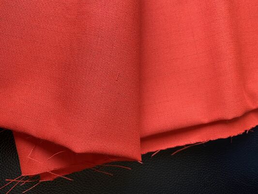 Tingkat 5 Ketahanan Warna Kain Meta Aramid Woven Twill Bahan Ringan Kuat Digunakan dalam Setelan Pemadam Kebakaran dan Seragam Taktis