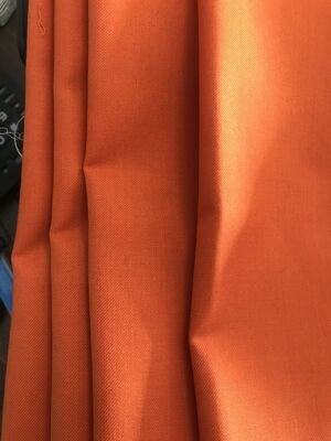 Kain Para Aramid 260GSM Dengan Lapisan Aluminium Fleksibilitas Tinggi Ideal Untuk Pembuatan Pakaian Tahan Api Dan Peralatan Keselamatan